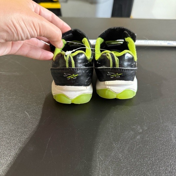 TMNT Teenage Mutant Ninja Turtles Light Up Sneakers - Picture 5 of 9